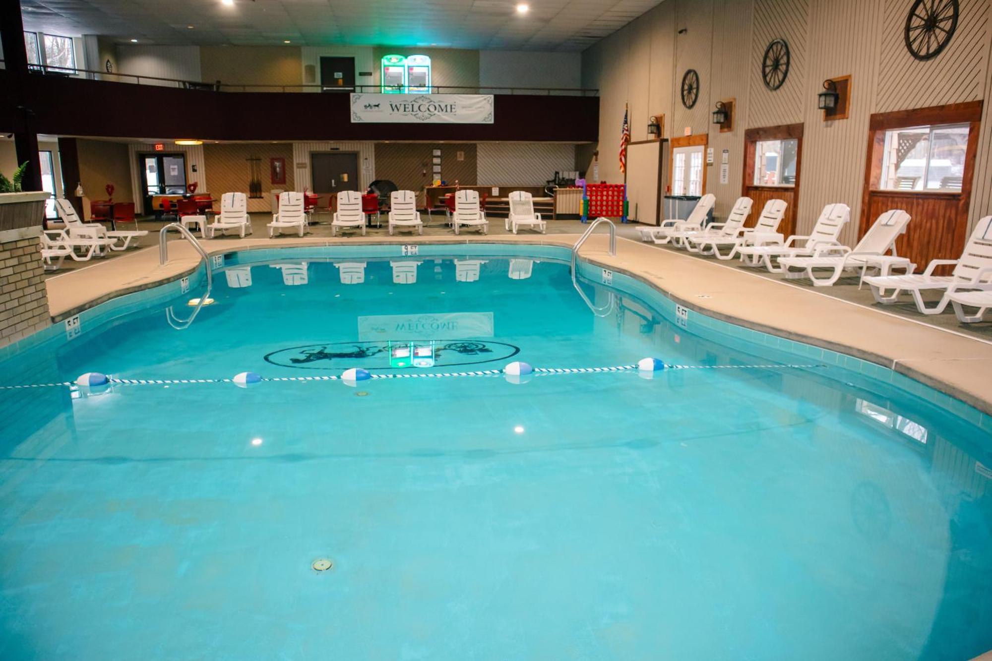 Carriage House Country Club Hotel Pocono Manor Exterior photo
