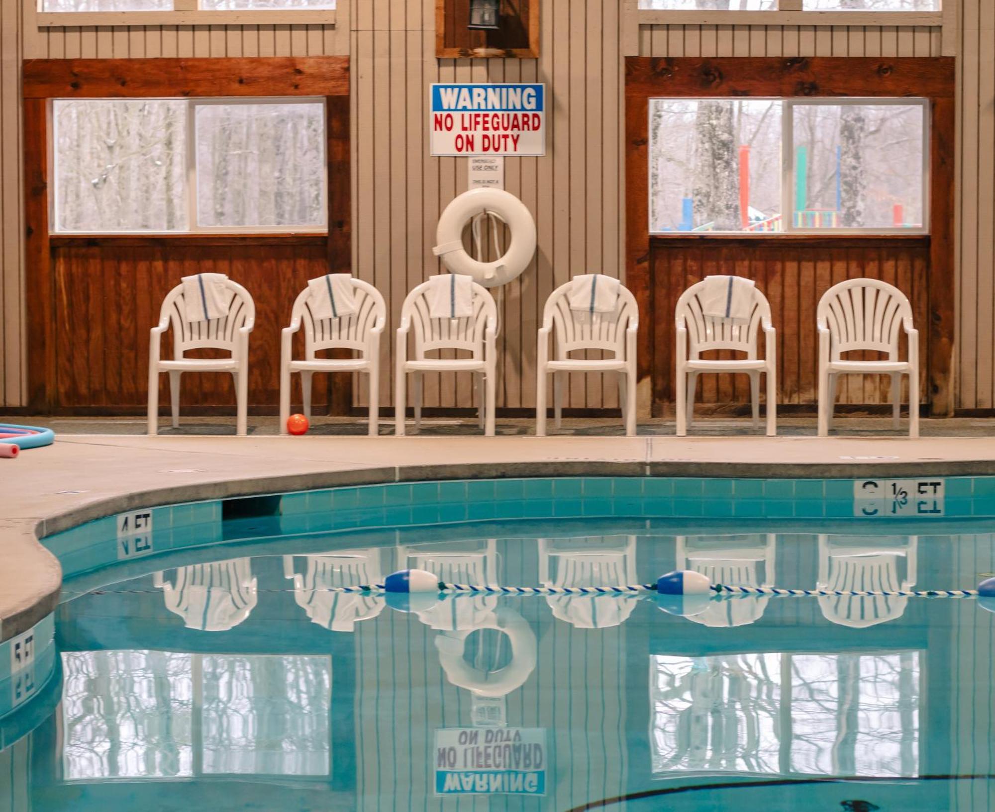 Carriage House Country Club Hotel Pocono Manor Exterior photo