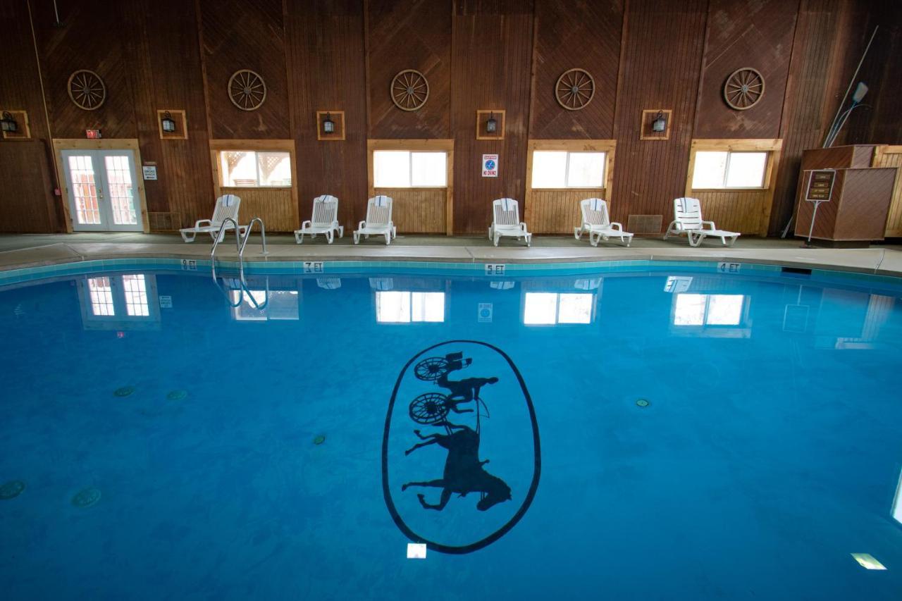 Carriage House Country Club Hotel Pocono Manor Exterior photo