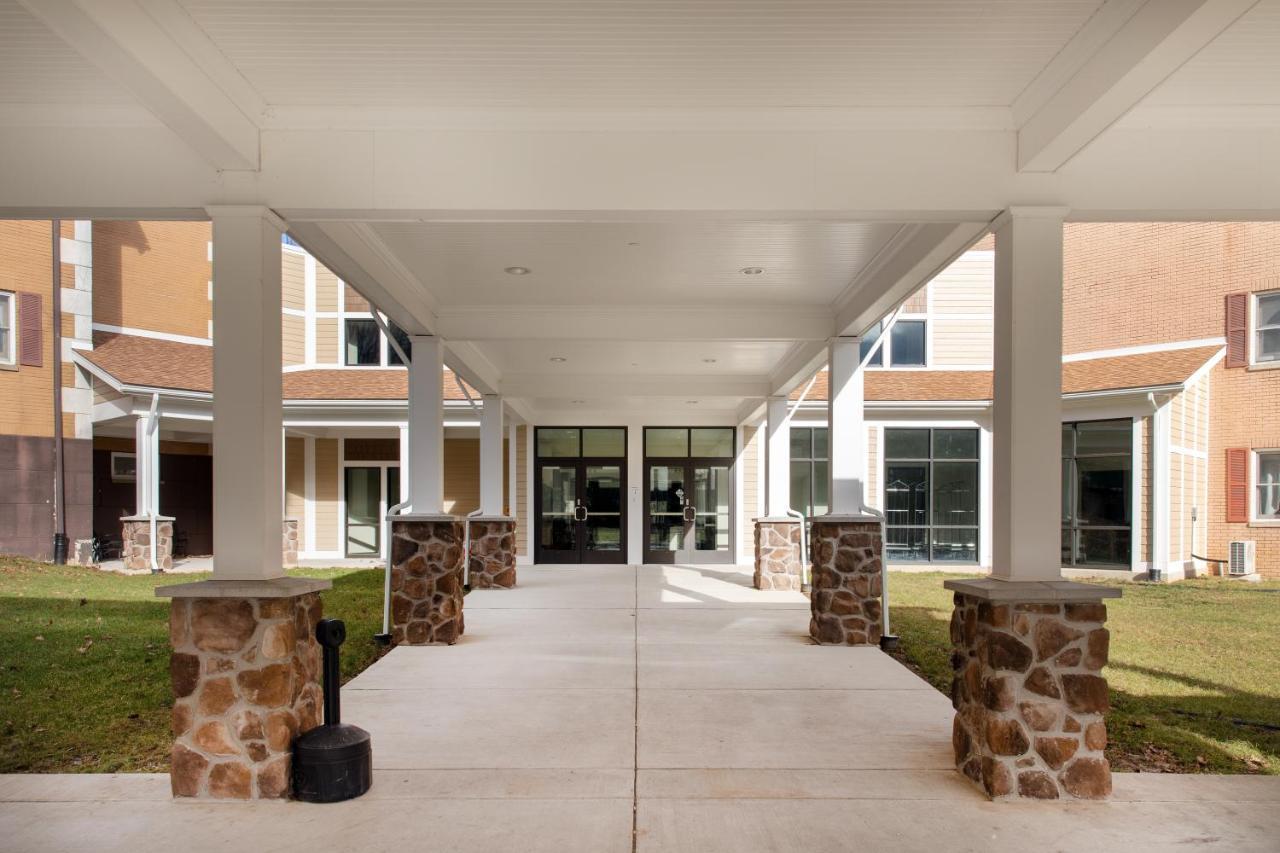 Carriage House Country Club Hotel Pocono Manor Exterior photo